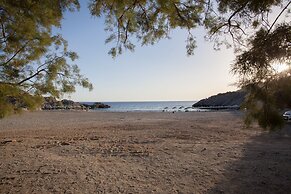 Ammoudi Hotel
