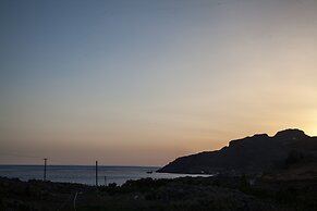 Ammoudi Hotel