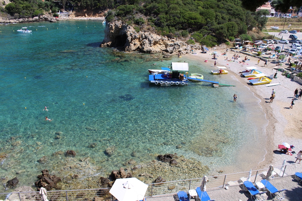 Zefiros Traditional Hotel