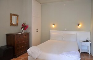 Zefiros Traditional Hotel