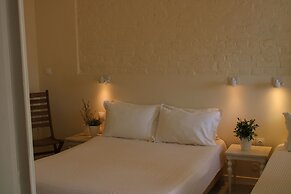 Zefiros Traditional Hotel