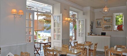 Zefiros Traditional Hotel