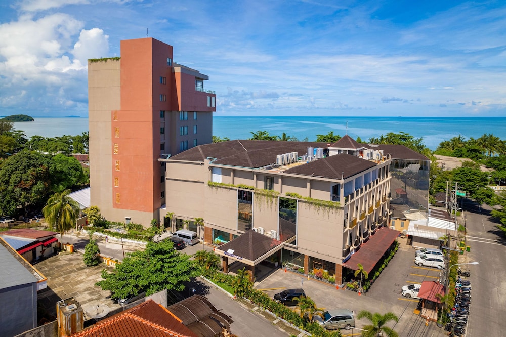 Golden Tulip Belitung