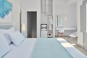 Aqua Blue Hotel