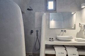 Aqua Blue Hotel