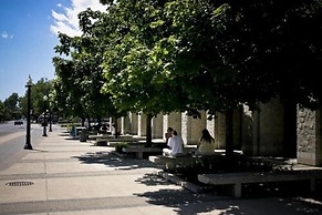 Queen's University - David C. Smith House - Campus Accommodation