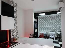 Black & White G&G