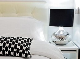 Black & White G&G