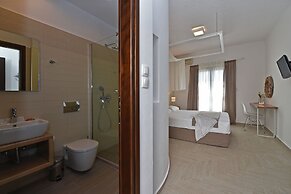 Aella Residence