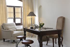 Aella Residence