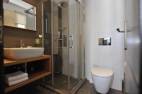 Aella Residence