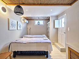 Aella Residence
