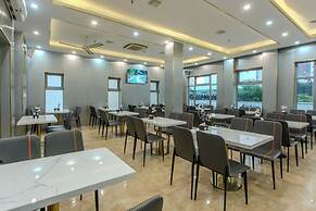 Richico Apartments And Hotel