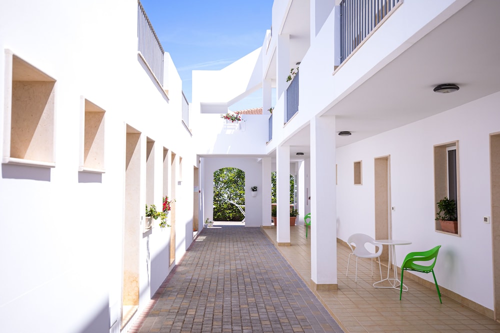 Donnosanto Hotel