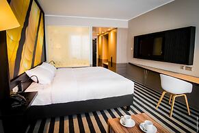 Simon Hotel