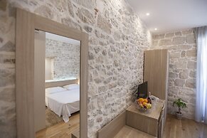 Tifani Luxury Rooms
