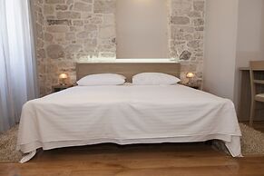 Tifani Luxury Rooms