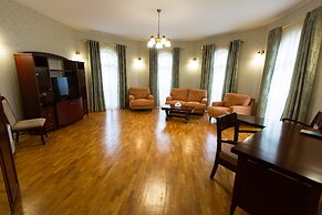 Latar Hotel Complex
