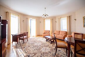 Latar Hotel Complex