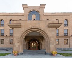 Latar Hotel Complex