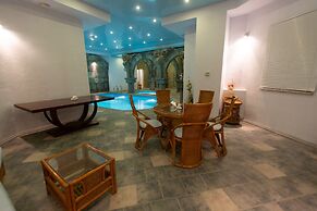 Latar Hotel Complex