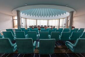 Latar Hotel Complex