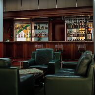Latar Hotel Complex