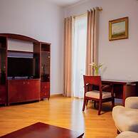 Latar Hotel Complex
