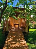 Latar Hotel Complex