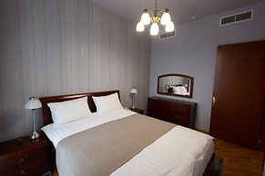 Latar Hotel Complex