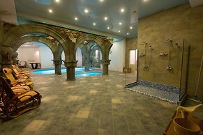 Latar Hotel Complex