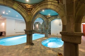 Latar Hotel Complex