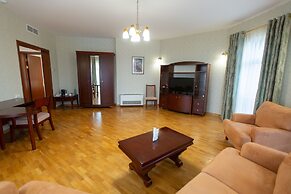 Latar Hotel Complex