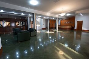 Latar Hotel Complex