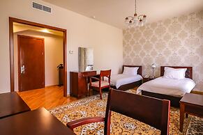 Latar Hotel Complex