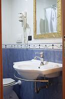 Caroline Suite