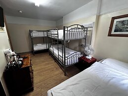 Dolphin Inn