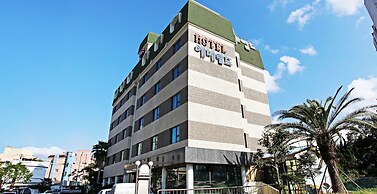 Emerald Hotel