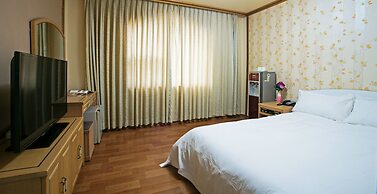 Emerald Hotel