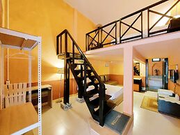 Retro Box Hotel