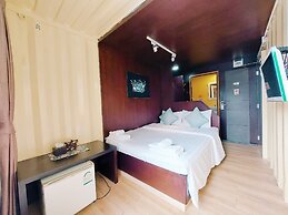 Retro Box Hotel