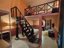Retro Box Hotel