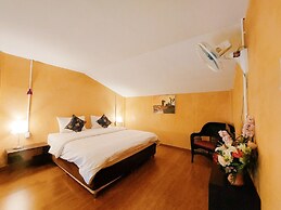 Retro Box Hotel