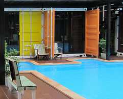 Retro Box Hotel