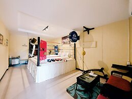 Retro Box Hotel