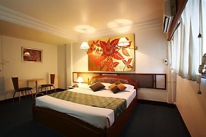 Highway Hotel