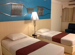 Highway Hotel