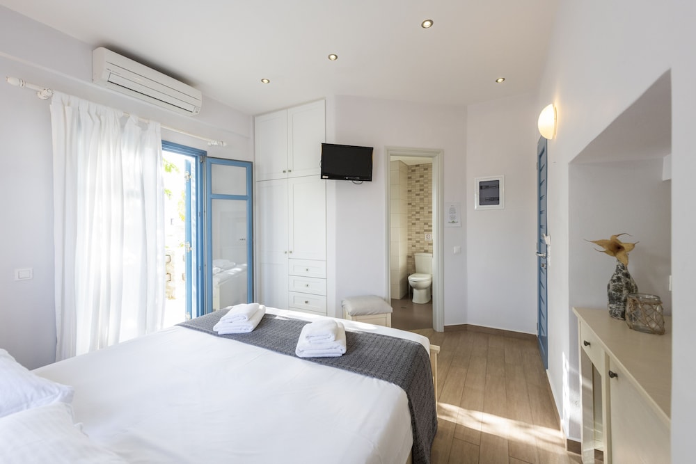 Alexandros Suites & Apartments