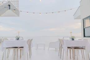 GT Seaside Inn