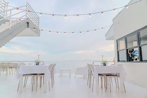 GT Seaside Inn